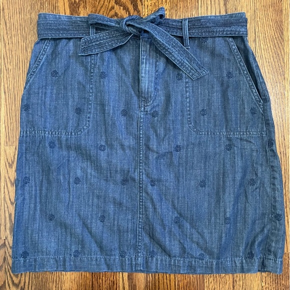 Talbots Denim Skirt with Belt and Embroidery Size 8 - Picture 1 of 10